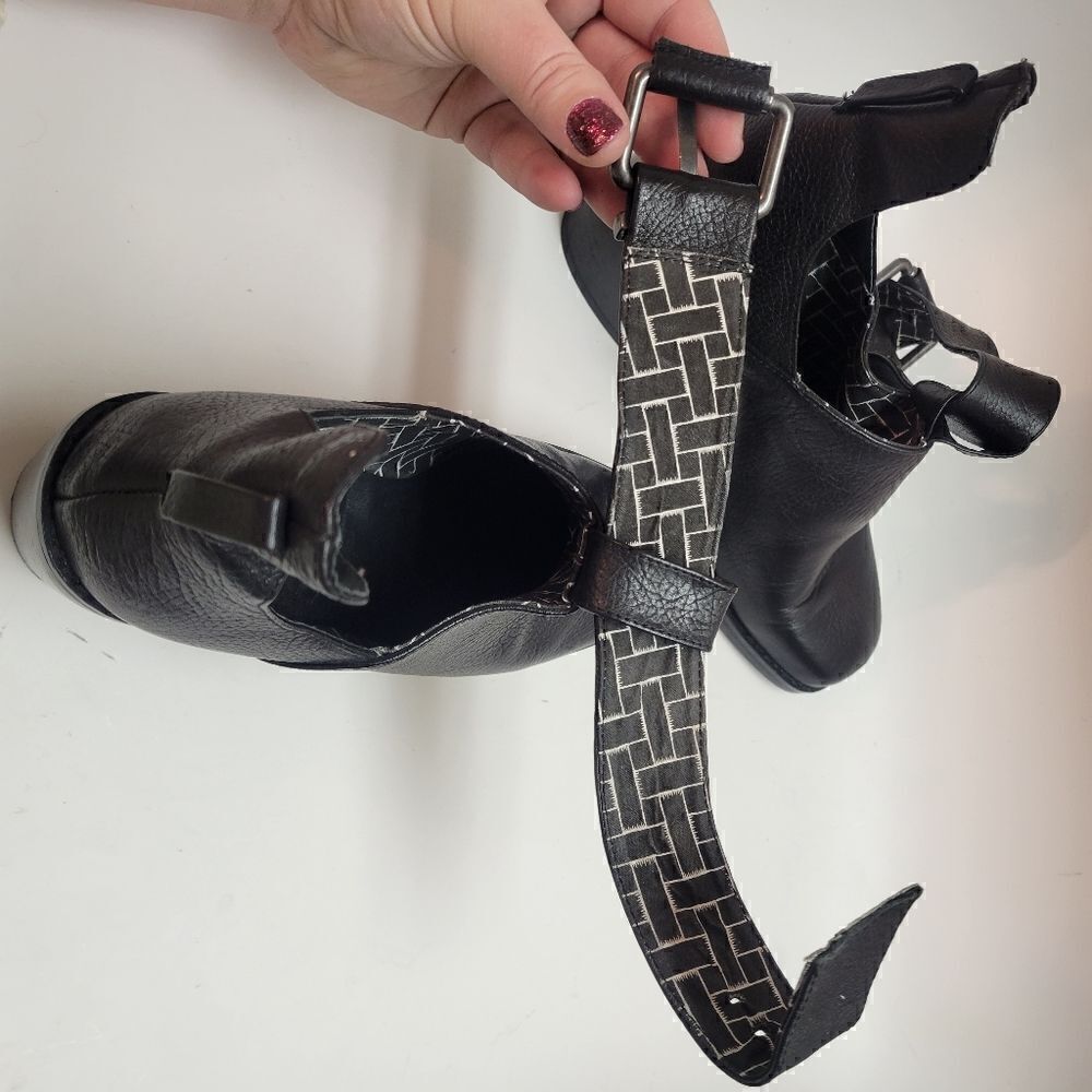 Shelly's London Reversible Adjustable Buckle Strap Block Heel Leather Booties - Picture 6 of 16